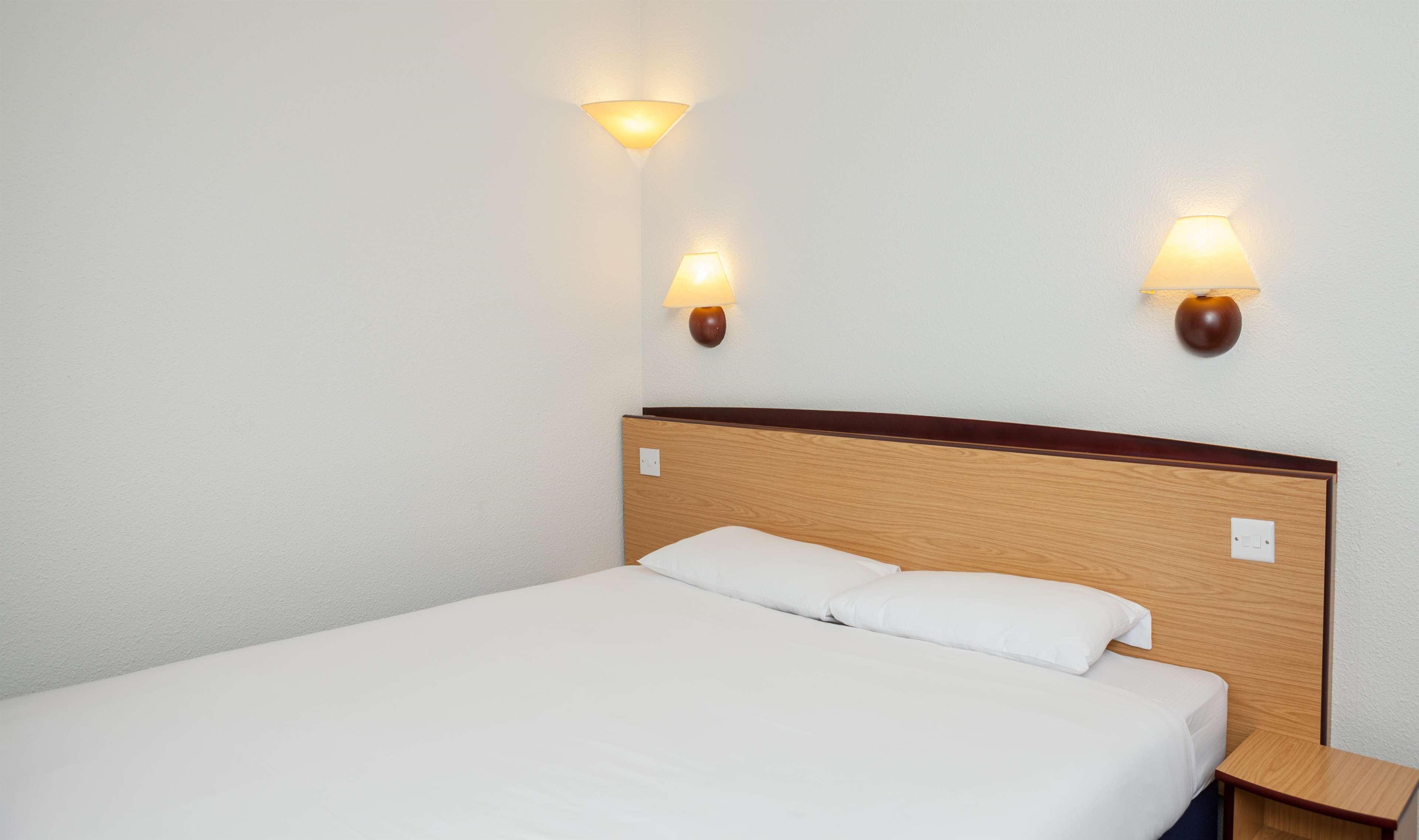 Campanile Hotel Dartford Room photo